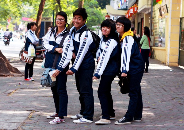 Tuy không cầu kỳ, kiểu cách nhưng đồng phục của học sinh Trường THPT Việt Đức vẫn có nét riêng khác biệt so với đồng phục của các trường trên địa bàn thủ đô.